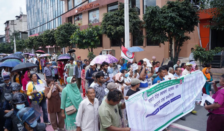 बचत फिर्ताको माग गर्दै सहकारी पीडित सडकमा, आन्दोलन थप चर्काउने चेतावनी