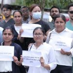 चिकित्सकमाथि आक्रमणको विरोधमा देशभर ओपिडी बन्द, काठमाडौंमा प्रदर्शन