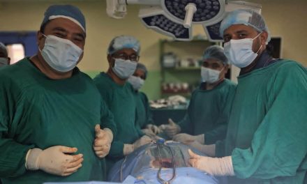 भक्तपुर अस्पतालमा मेरुदण्ड फ्र्याक्चर भएका बिरामीको सफल स्पाइन शल्यक्रिया