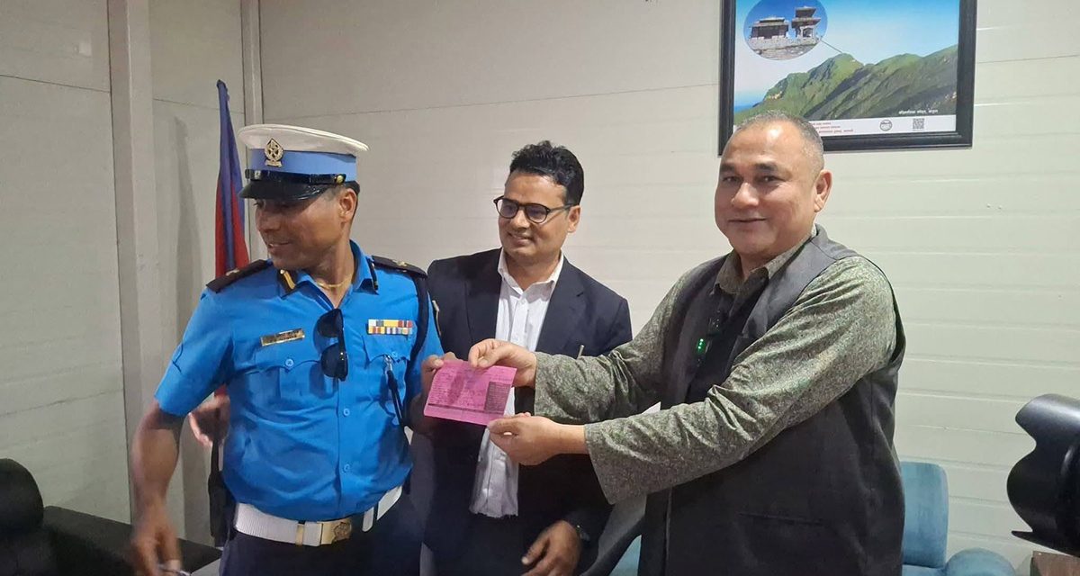 मुख्यमन्त्रीलाई नै ट्राफिक चिट, हेल्मेट नलगाउँदा ५०० रुपैयाँ जरिवाना