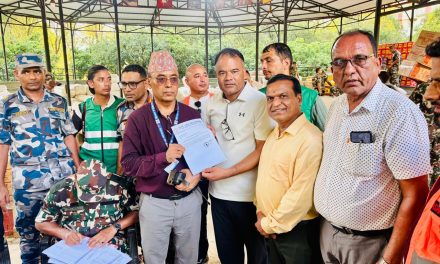 भोटेकोशी बाढीपीडितका लागि प्रारम्भिक राहत सहयोग हस्तान्तरण