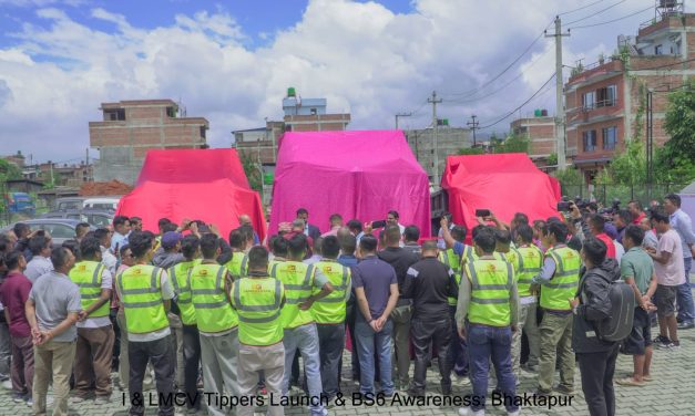 भक्तपुरमा टाटा बीएस ६ टिपरहरू सार्वजनिक तथा चालक सचेतना कार्यक्रम सम्पन्न
