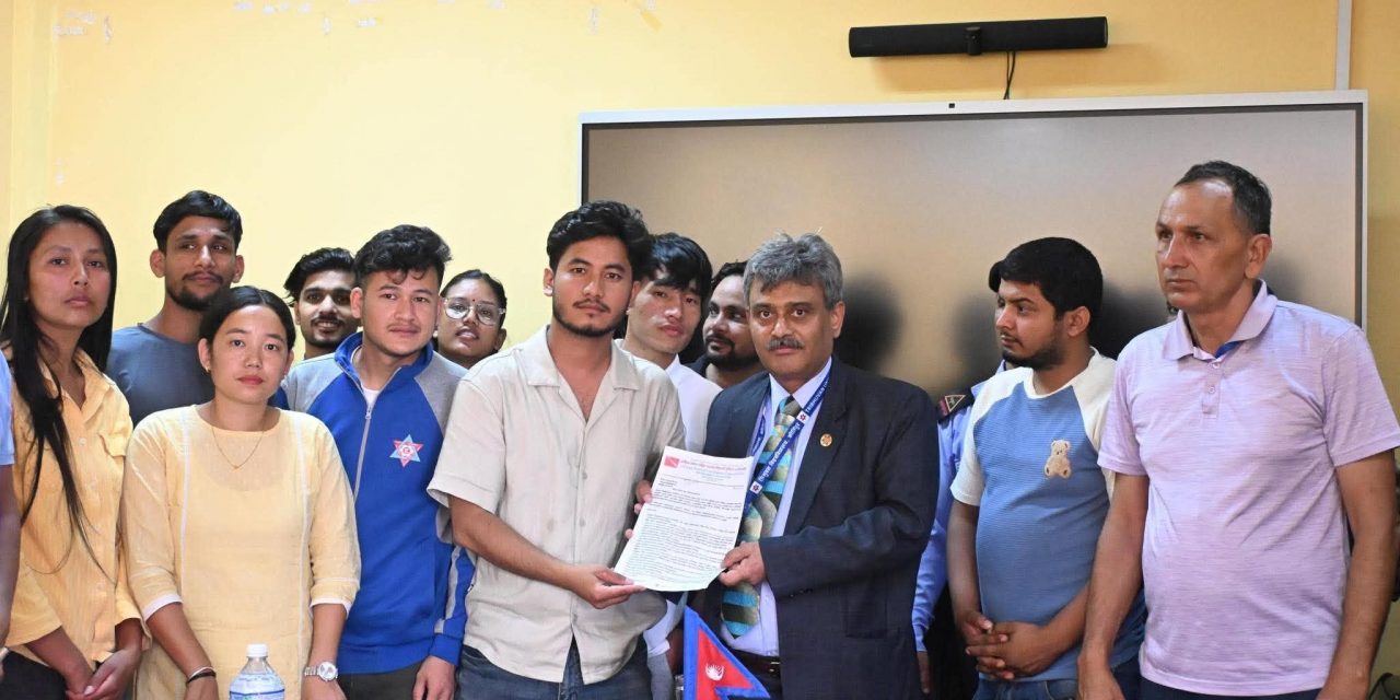 त्रिवि सुधारका ३३ बुँदे मागसहित अनेरास्ववियुद्वारा उपकुलपतिलाई मागपत्र
