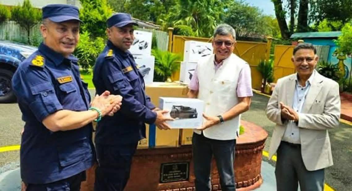 नेपाल चेम्बर अफ कमर्सद्वारा उद्धार, राहत तथा पुनःस्थापनामा सहयोग पुर्‍याउने उद्देश्यले प्रहरी प्रधान कार्यालयलाई १७ वटा सर्भिलेन्स ड्रोन हस्तान्तरण