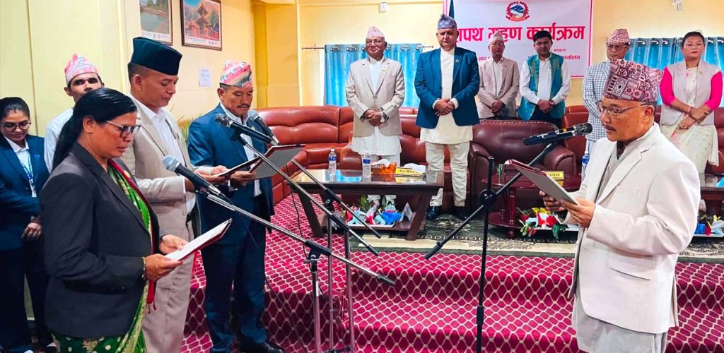 लुम्बिनीमा एमाले–नेकपा सत्ता सहकार्य, तीन मन्त्रीले लिए शपथ