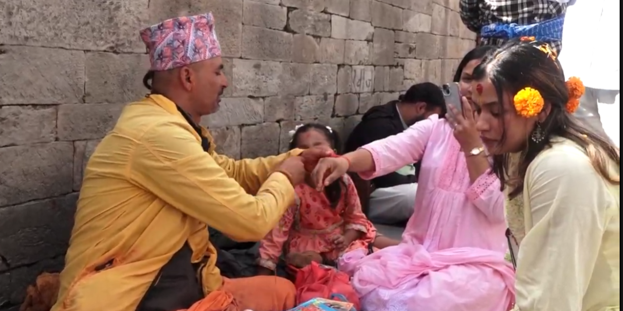 जनैपूर्णिमा तथा रक्षाबन्धन पर्व मनाइँदै, मन्दिर र नदी किनारमा भक्तजनको भीड