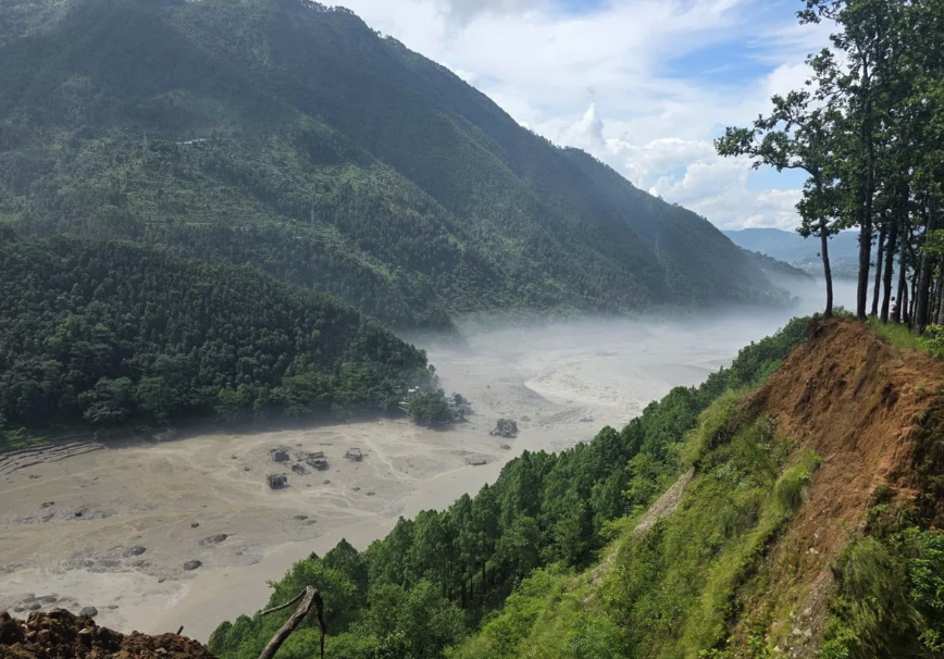 गोसाइकुण्ड जाँदै गरेको बस सम्पर्कविहीन, ३४ यात्रु बेपत्ता