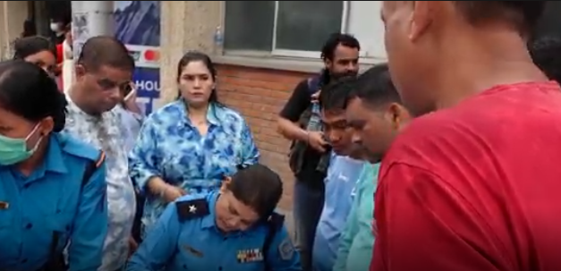 आफन्तको तस्बिर बोकेर शिक्षण अस्पताल पुगे परिवार बेपत्ताको खबर पर्खिँदै दिनरात भौँतारिँदै आफन्त