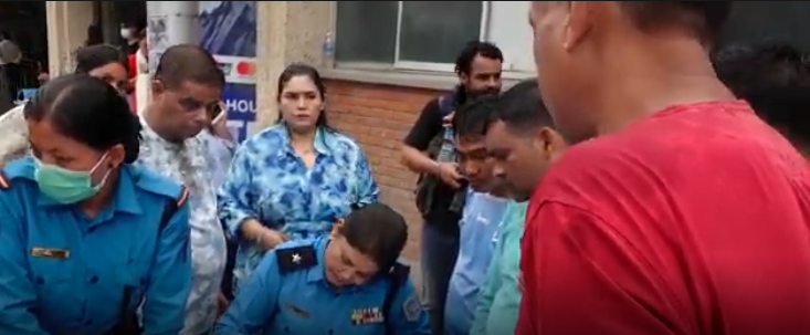 आफन्तको तस्बिर बोकेर शिक्षण अस्पताल पुगे परिवार बेपत्ताको खबर पर्खिँदै दिनरात भौँतारिँदै आफन्त