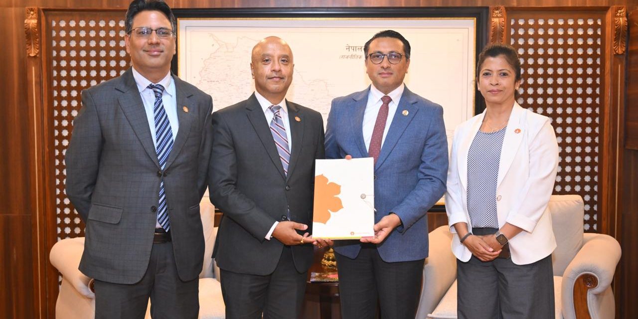 लक्ष्मी सनराइज बैंकद्वारा प्रधानमन्त्री दैवी प्रकोप उद्धार कोषमा तीन करोड चौबिस लाख सहयोग