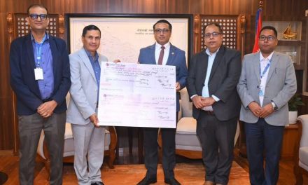 हिमालयन लाइफ इन्स्योरेन्सद्वारा बाढीपीडितका लागि ५१ लाख सहयोग प्रधानमन्त्री दैवी प्रकोप उद्धार कोषमा रकम हस्तान्तरण