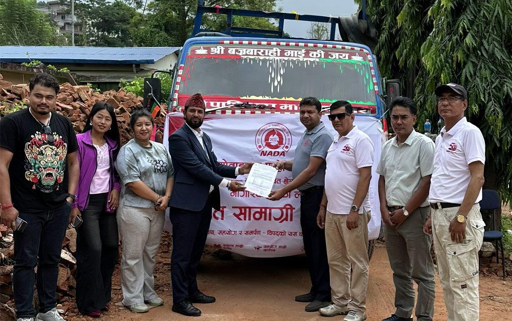 नाडाबाट बाढी पीडितहरुका लागि राहत सामग्रीहरु वितरण