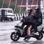 लगातारको वर्षाले देशभर जनजीवन प्रभावित, काठमाडौंका खोलामा बढ्यो जलस्तर