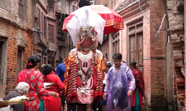 बौद्ध धर्मावलम्बीले मनाए पञ्चदान पर्व, अन्नदेखि औषधिसम्म दान गर्ने परम्परा