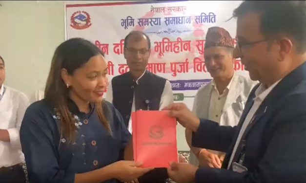 मकवानपुरगढीमा भूमिहीनलाई लालपुर्जा, ६ परिवार बने जग्गाधनी
