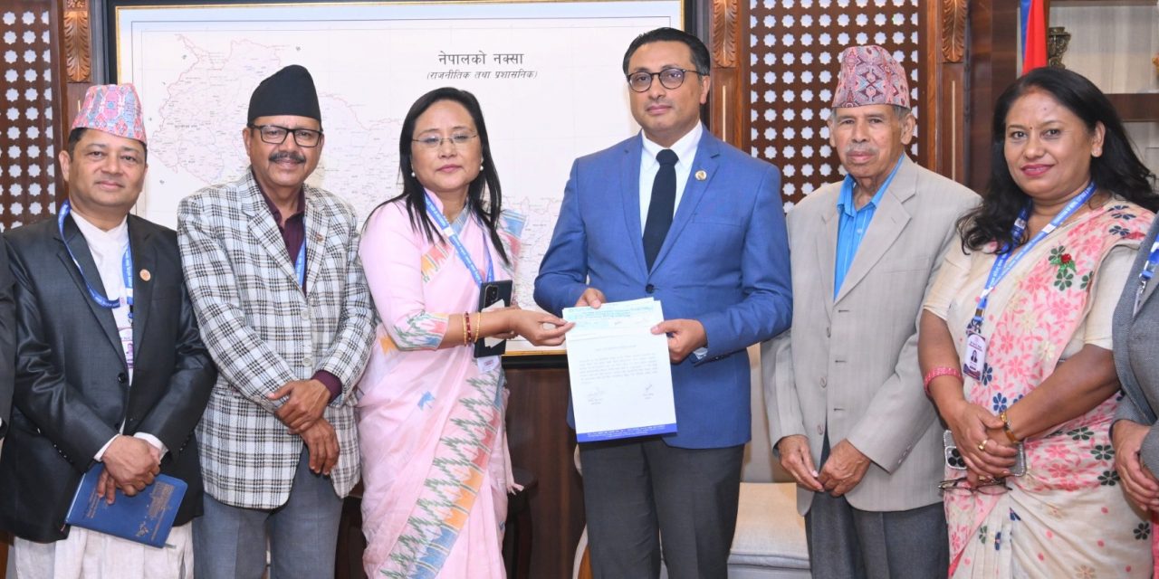 एमएसएमईको विकासका लागि नीतिगत सुधार माग्दै घरेलु तथा साना उद्योग महासंघले भेट्यो कार्यवाहक प्रधानमन्त्री वाग्ले