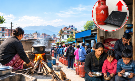 ग्याँस संकटः घरधनी छतमा दाउरा बालेर पकाउने, डेरावाल भोकै !