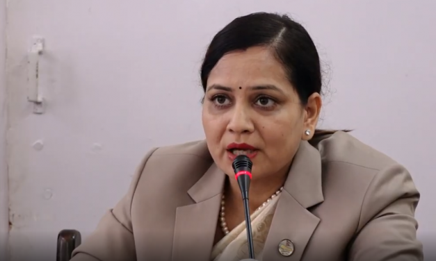 फुटपाथमा प्रसूति गराइएको घटनामा स्वास्थ्यमन्त्रीको एक्सन, छानबिन टोली राजविराजमा