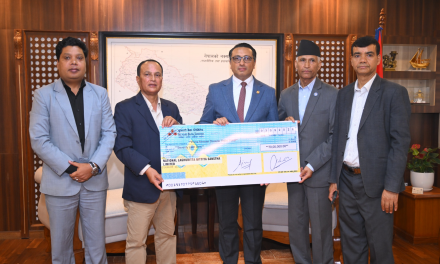 विपद् प्रभावितका लागि नेशनल माइक्रोफाइनान्सको ७० लाख सहयोग
