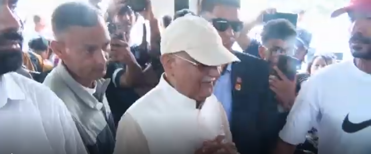 एक वर्षपछि बालकोट पुगे केपी ओली, जलेको घरको गरे अवलोकन