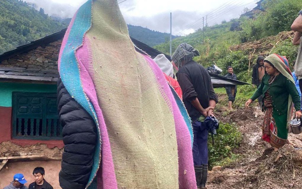 बागलुङमा पहिरोले घर पुरिँदा एकै परिवारका ४ जनाको मृत्यु