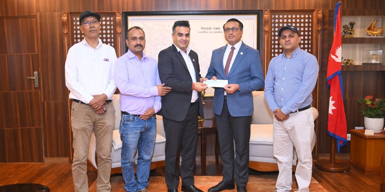 भोटेकोसी बाढीपीडितको राहतका लागि एसटीसी ग्रुपको ५० लाख १ हजार रुपैयाँ सहयोग