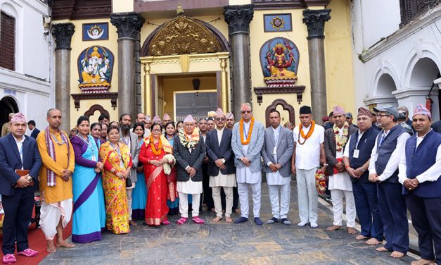 देश र जनताको सुख–शान्तिको कामना गर्दै राष्ट्रपति पौडेलले गरे पशुपतिमा पूजा