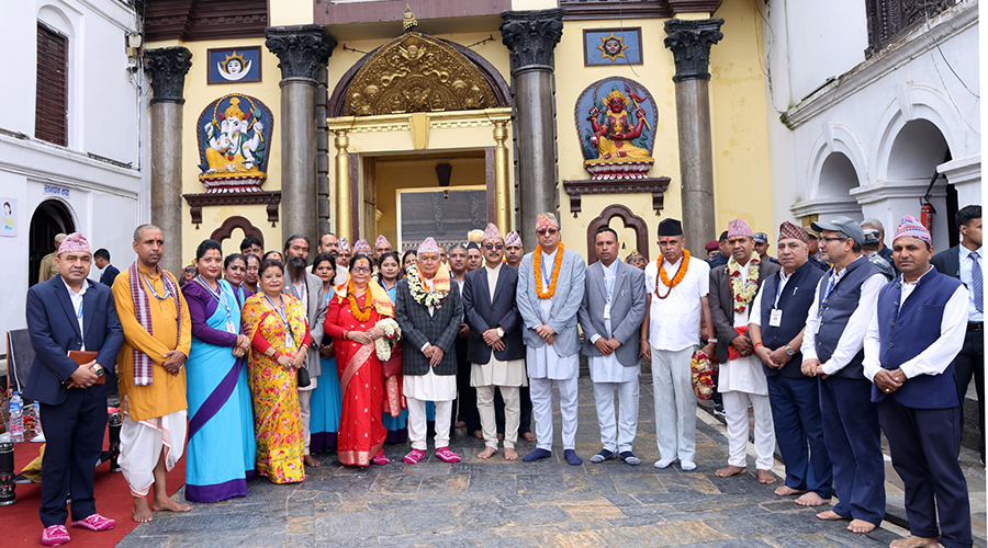 देश र जनताको सुख–शान्तिको कामना गर्दै राष्ट्रपति पौडेलले गरे पशुपतिमा पूजा