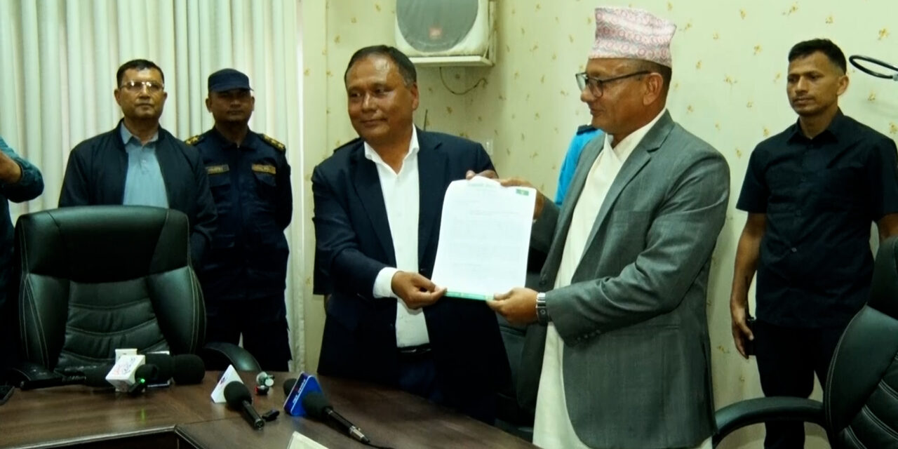 स्थानीय निर्वाचन गैरदलीय बनाउन र विदेशमा रहेका नेपालीलाई मतदान अधिकार दिन ज्ञापनपत्र