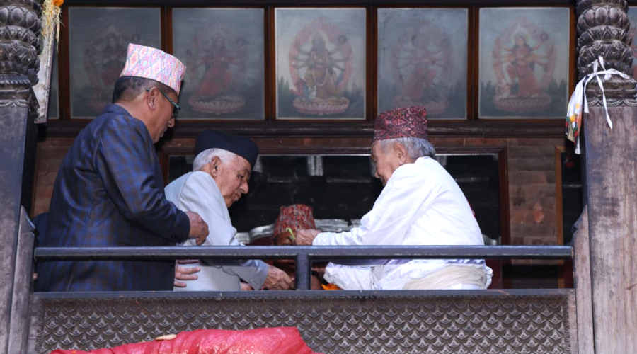 दसैं समापनमा राष्ट्रपति पौडेलद्वारा नवदुर्गा भवानीको दर्शन