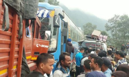 चितवनमा दुई मोटरसाइकल ठोक्किँदा एकमा आगलागी, चालक ३६ प्रतिशत जले