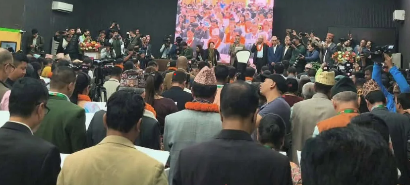 सभापति थापाले गराए कांग्रेसका पदाधिकारी र सदस्यलाई शपथ ग्रहण
