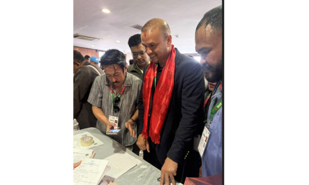 काठमाडौं १ का उम्मेदवार प्रबल थापाद्वारा कांग्रेस केन्द्रीय सदस्यमा उम्मेदवारी दर्ता