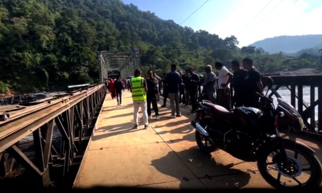 बाढीले पुल बगाएको नौ दिनमै बूढीगण्डकीमा बेलीब्रिज निर्माण
