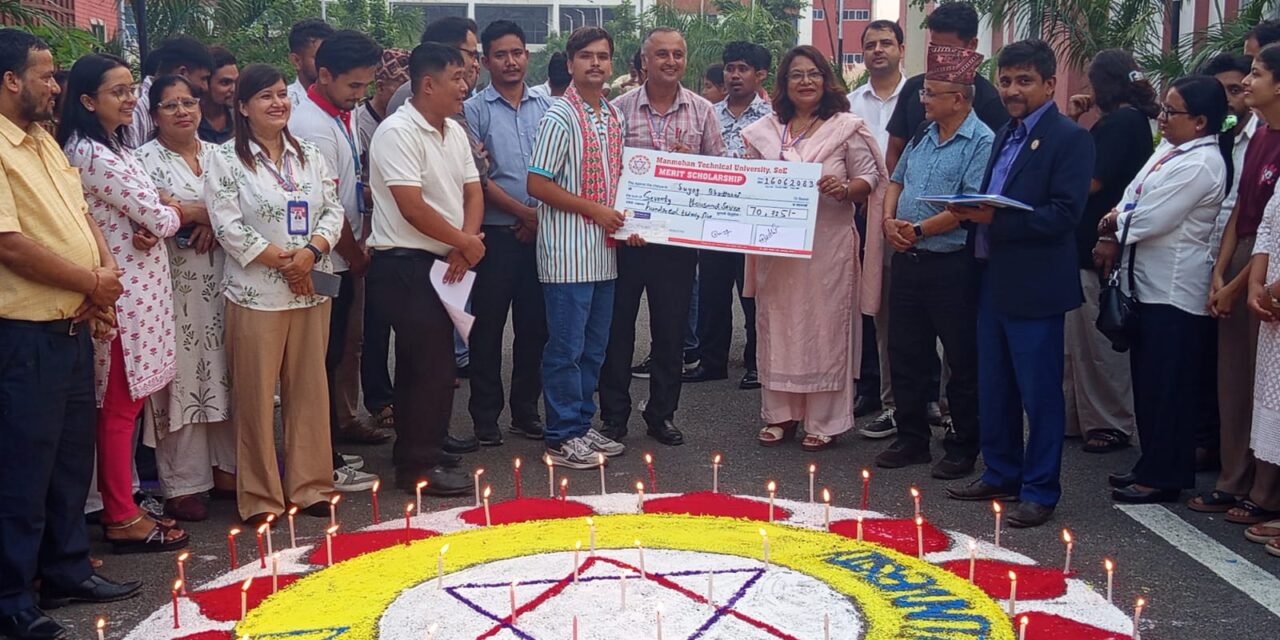 मनमोहन विश्वविद्यालयको बार्षिक उत्वसमा विद्यार्थीलाई छात्रबृत्ती