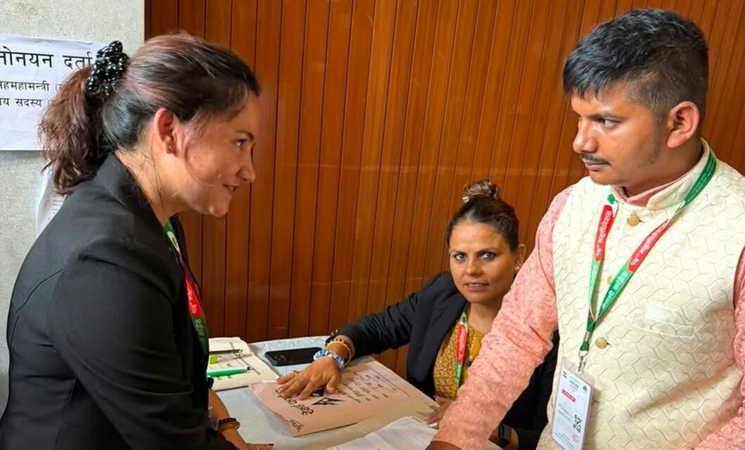 कांग्रेसको खुला महिला तर्फ केन्द्रीय सदस्य पदमा बासना थापाले गराइन् उम्मेदवारी दर्ता