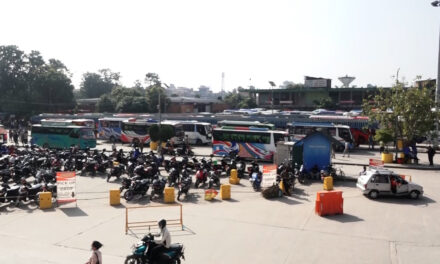 गाडीभाडा नबढेको सरकारको दाबी, यात्रु भन्छन्,‘अघिल्लोपटक भन्दा पाँच सय रुपैयाँसम्म बढी तिर्नुपरेको छ’