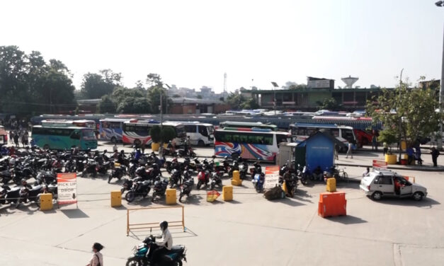 गाडीभाडा नबढेको सरकारको दाबी, यात्रु भन्छन्,‘अघिल्लोपटक भन्दा पाँच सय रुपैयाँसम्म बढी तिर्नुपरेको छ’