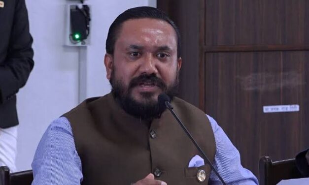 खगेन्द्रको अभिव्यक्तिप्रति जेन्जीको आपत्ति, प्रहरीमाथि सत्ताको आडमा दादागिरी नगर्न चेतावनी!