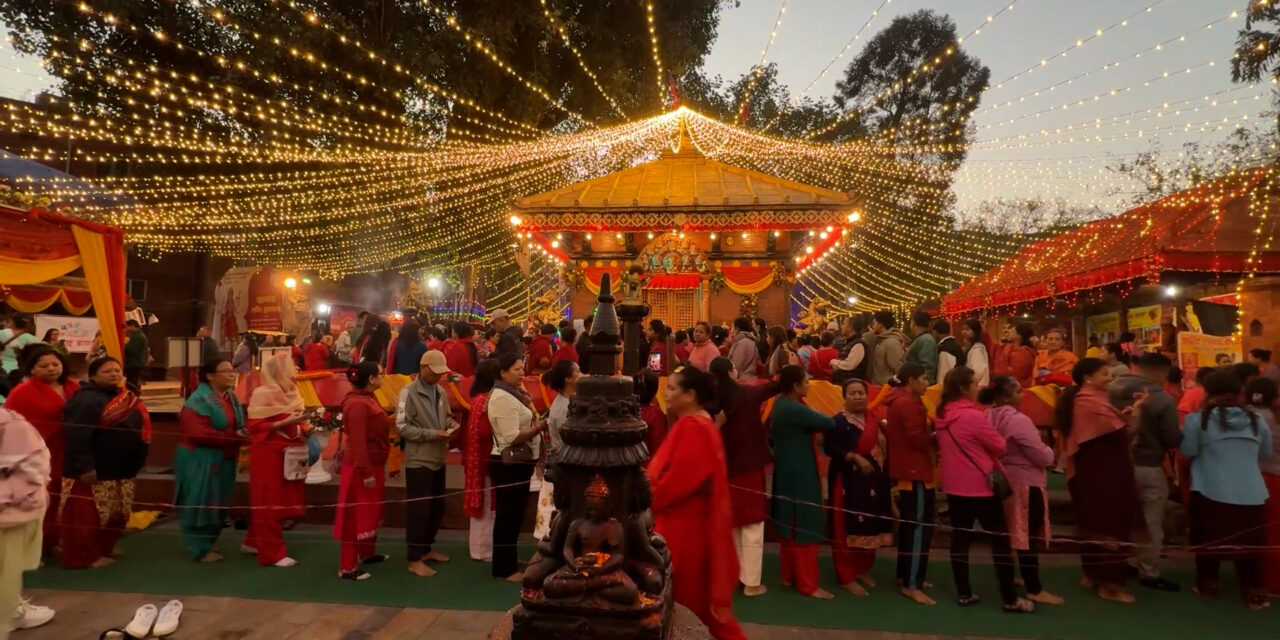 नवरात्रको चौथो दिन कुष्माण्डा देवीको पूजा, शक्तिपीठमा भक्तजनको घुइँचो 