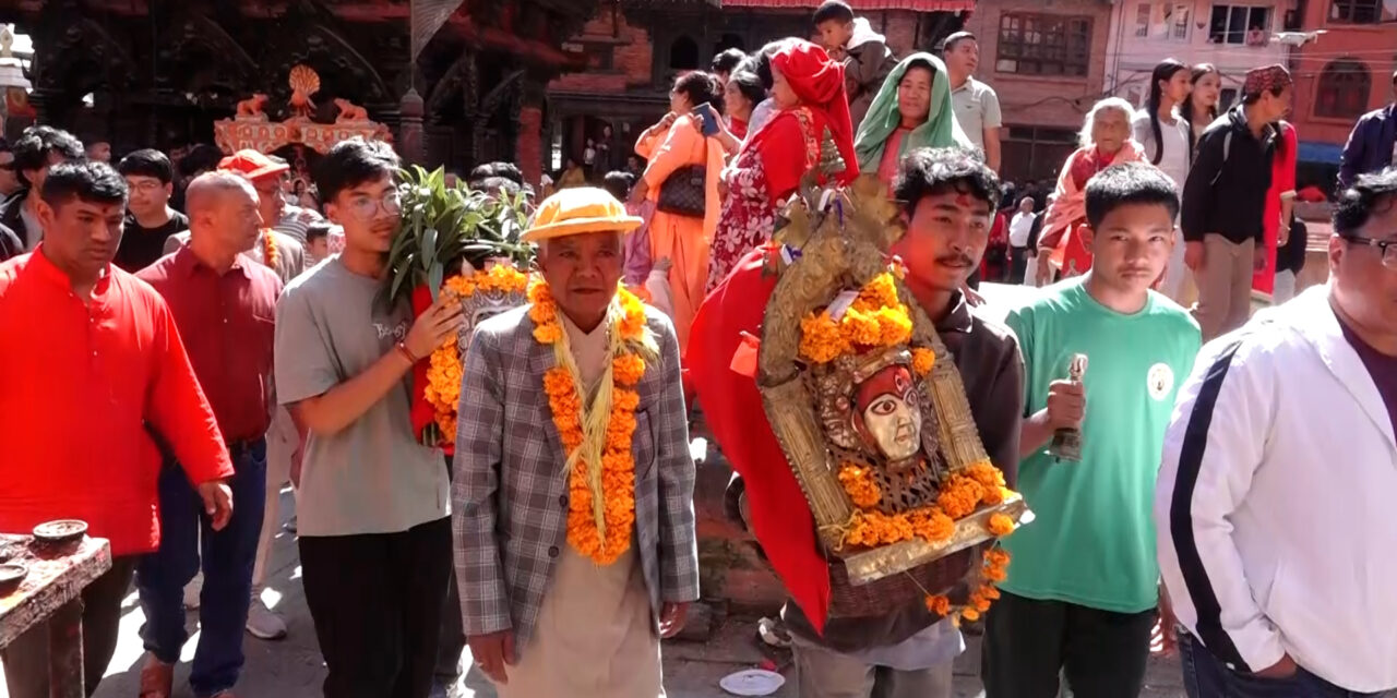 भक्तपुरको मध्यपुरथिमिमा मल्लकालीन युद्धकला झल्काउने खाँ पिहाँवइगु जात्रा सम्पन्न