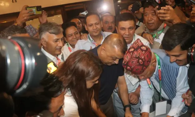 सभापति थापाले गराए सभापति पदमा उम्मेदवारी दर्ता